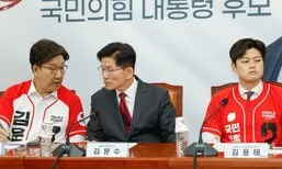 국힘 일부 “윤석열 탈당하려면 진작 했겠지…출당 검토해야”