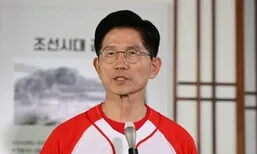 김문수 “박근혜, ‘거짓의 산더미’서 많은 어려움…명예회복 필요”