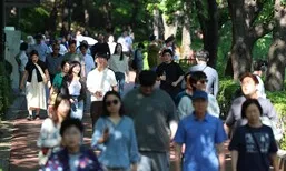 오후 6시 투표율 76.1%…전남 81.8%, 부산 74.4%