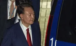 윤석열, 호주머니 손 빼고 수의 갈아입어…3평 독방 수감