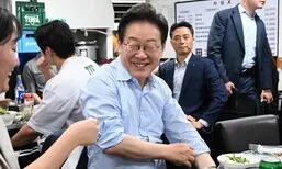 [포토] 골목경제 살리기 나선 이 대통령 ‘직원들과 즐거운 회식’