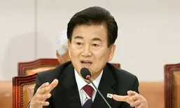 정동영 “북한에 반도체 공장 3곳 가동… 밀수로 휴대폰 생산”