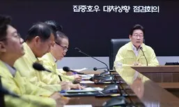 이 대통령은 “과하게 대응해야”…윤석열은 100년 만의 폭우에 ‘퇴근’