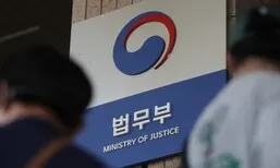 채 상병 특검, 법무부 과천청사 압수수색…‘이종섭 도피 의혹\' 수사