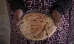 가자지구 하루에 빵 한 조각이 전부…계속되는 구호품 ‘공중투하’ [포토]