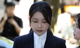 [속보] 구속 갈림길 김건희, 서울중앙지법 도착…취재진 질문엔 침묵