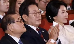 이 대통령 옆 이종찬 광복회장 “역사의 발걸음, 바른길 들어섰다”
