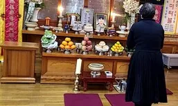 ‘미등록 아동’ 강태완 사망 1주기…엄마는 연대의 길에 섰다