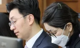 ‘15년 구형’ 김건희, 오늘은 특검서 명품 수수 조사 받아