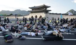 [포토] 광화문 앞에 죽은 듯 드러누운 시민들…“메가 프로젝트 중단을”