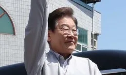 <font color="#FF4000">[속보] </font>이재명 “지금은 국민주권 실행기…‘파기환송심 연기’ 결정 합당”