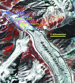 히말라야 빙하의 위성사진. 기후변화정부간위원회(IPCC)는 2007년 보고서에서 빙하 축소 속도를 신뢰할 수 없는 출처로부터 인용하며 과장했다는 의혹에 휩싸였다.