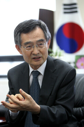  the president of South Korea’s Truth and Reconciliation Commission. The future of the organization became unclear when the Grand National Party submitted a group of bills that would merge and abolish Korea’s many truth commissions into one.