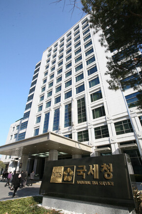 2005년 국세청은 포스코 세무조사를 벌여 1797억원의 추징세금을 부과하고도 끝내 검찰에 고발하지 않아, 포스코의 세무조사 로비 의혹이 불거졌다. 이 때문에 지난해 검찰이 압수수색할 당시 대구지방국세청이 만들어놓은 ‘TJ 동향 보고서’에 관심이 쏠리고 있다. 사진 한겨레 이종근 기자