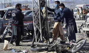 파키스탄서 총선 전날 잇단 폭탄테러로 30명 숨져…IS “우리 소행”