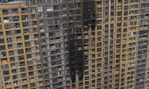 전기오토바이 충전 발화 추정…중국 아파트 ‘1층 화재’ 15명 사망