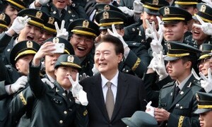 “북한, 총선 앞 도발·심리전 가능성”…윤 대통령, 학군장교 임관식 참석