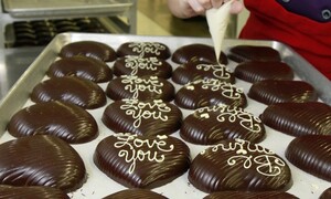 초콜릿 가격 더 오른다…서아프리카 생산 차질 심화