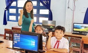 ‘한국군 학살 피해’ 베트남 하꽝 초교에 컴퓨터를