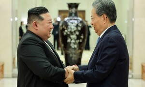 김정은, 중국 서열 3위 자오러지 만나 협력 논의, 방중으로 이어질까