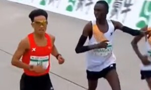 중국 마라톤 선수, ‘우승 양보’ 받았나…“돈 주고 선수 초청”
