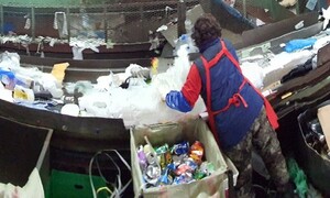 재활용품에 반려동물 사체, 주삿바늘…우리 노동은 쓰레기 아니다
