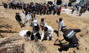 나세르 병원 암매장 주검 310구로 늘어…이, 가자 폭격 재개