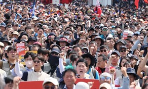 2만5천명이 반주 없이 ‘임을 위한 행진곡’ 부른 까닭