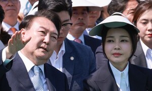 박지원 “김건희, 법당 아닌 법정 서야…해외순방 가려 간보기”