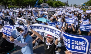 의사도 ‘검사 출신’ 대통령은 처음이라…