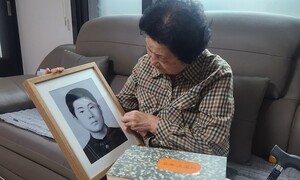 아버지는 ‘소년이 온다’를 밑줄 그어가며 읽었다