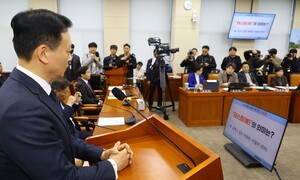 “김성훈 경호차장, 계엄 전날 민간인 노상원에 ‘비화폰’ 지급”