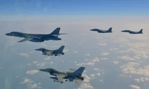 미, B-1B 전폭기 한반도 훈련…북 ‘태양절’ 겨냥