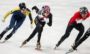 열일곱 임종언이 추월할 때, 서른여섯 이정수는 그윽했다