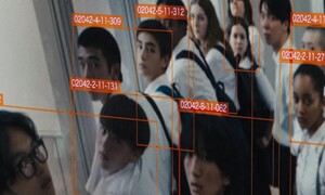 허무와 열정 사이, 양극을 지양하는 정치적 상상력