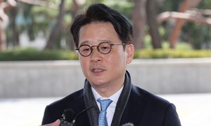 ‘난파선 검찰’에서 누가 누가 먼저 탈출하나