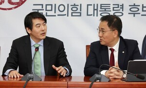 AI가 ‘성장’ 만능키라고? 실업·폐업 치트키라면…