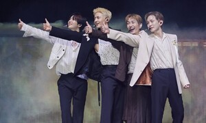 샤이니, 한 편의 시와 한 권의 에세이로 쓴 지난 17년