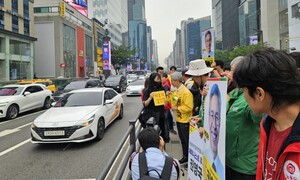 강간을 강간이라 인정하지 않는 정치, 다리 난간 내몰린 피해자