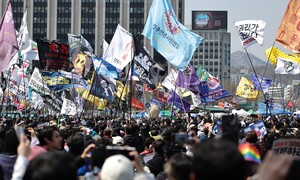 서울, 나에게만 빗장 걸어 잠근 도시…‘미지의 서울’이 담은 광장의 마음