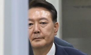 윤석열, 대통령 집무실에 ‘초대형 침대’ 설치…국외 순방 때도 들고 가