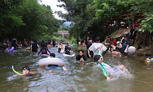펄펄 끓는 더위 속 턱 떨리게 차가워