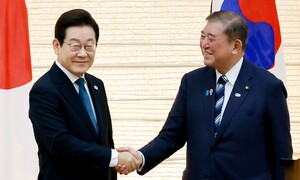 과거사는 덮어두고…한일 정상 “미래 산업 협력 확대”