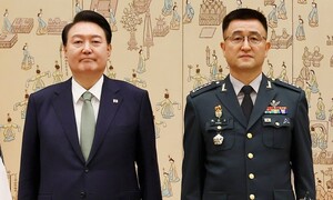 “윤석열, 12월4일 계엄 해제 뒤 계엄 두 번 세 번 하면 된다 말해” 내란법정 회색 커튼 뒤 군인 ㄱ씨의 생생한 증언