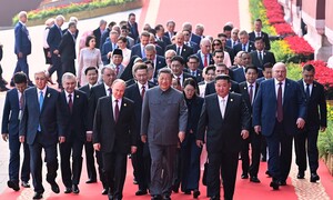 천안문 망루 위와 아래는 다르다