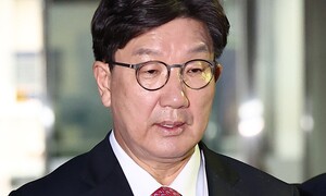 ‘구속’ 권성동 “민주당은 피 냄새 맡은 상어떼…나의 구속은 이재명 정권의 정치탄압”