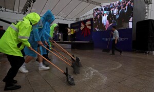 “한강버스 취항식이 ‘침수식’”…첫날부터 멈춘 출퇴근 배