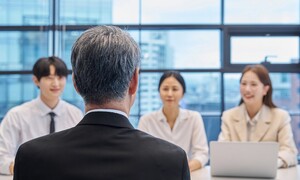 [단독]민주당, 정년연장 2029년부터 3년마다 1년씩 연장 검토