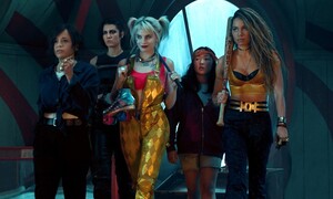 할리퀸 만난 애크러배틱, ‘해방’의 필살기로