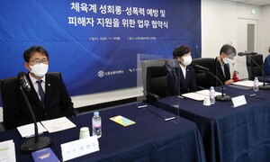 “축구를 그만둬야 신고할 수 있을 것 같다”